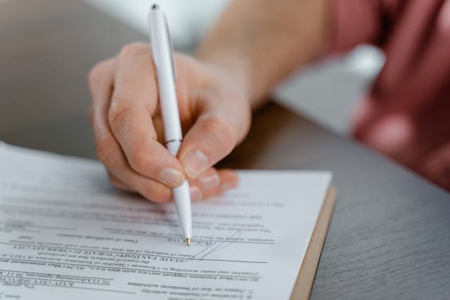 O que &eacute; cess&atilde;o de contrato e os riscos de comprar um im&oacute;vel assim - Santos